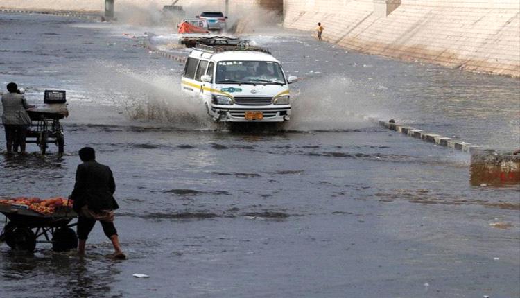 وزارة الداخلية تدعو المسافرين لأخذ الحيطة والحذر عبر عدن شبوة من السيول الجارفة