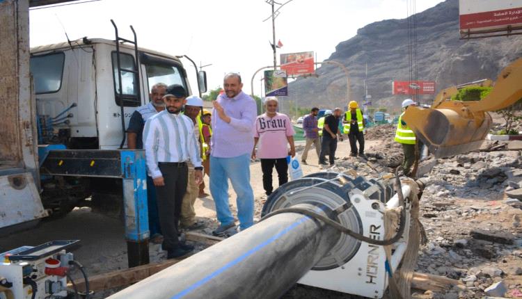 باخبيرة وبن جرادي يتفقدان سير عمل مشروع استبدال خط مياه الطوارئ لمديرية صيرة
